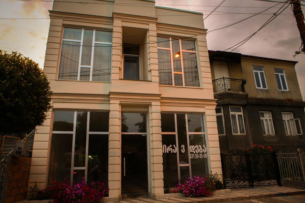 White Hotel Guesthouse Zugdidi Exterior foto